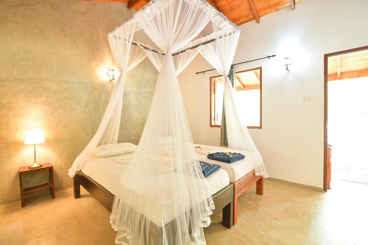 De Silva Palm Resort Kalpitiya Bagian luar foto