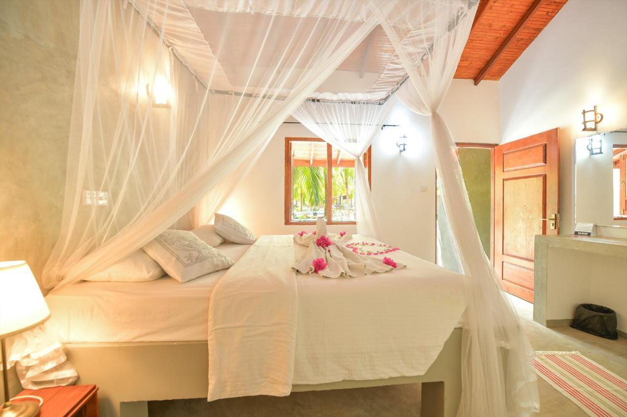 De Silva Palm Resort Kalpitiya Bagian luar foto