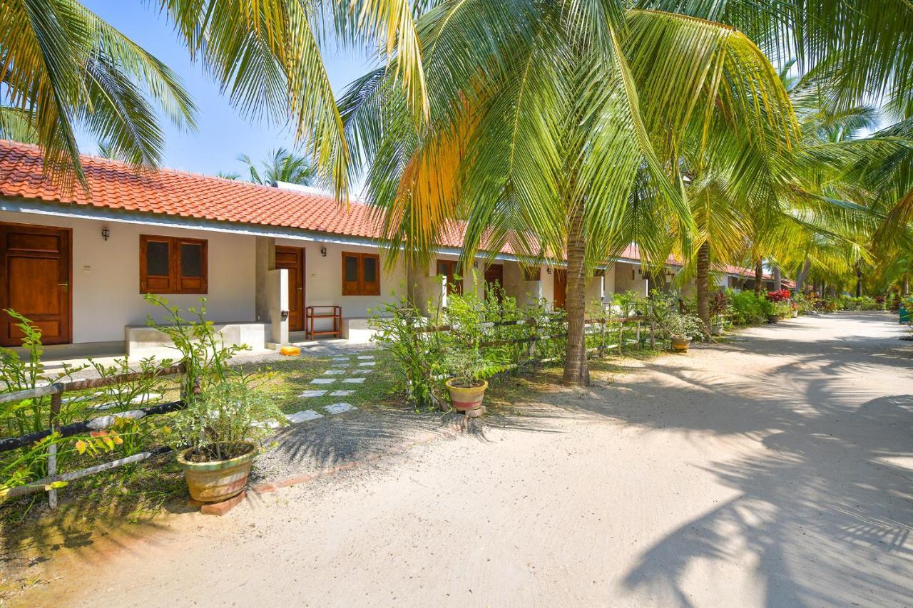 De Silva Palm Resort Kalpitiya Bagian luar foto